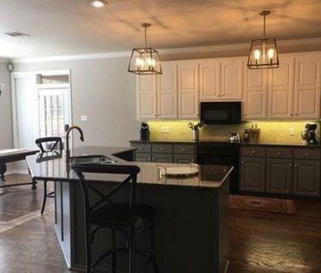 Building Photo - Mill Creek Executive Home Overlooking Golf Course at 17th Tee