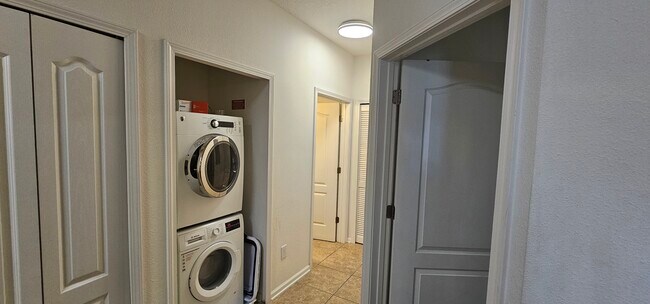 Building Photo - 4911 Key Lime Dr