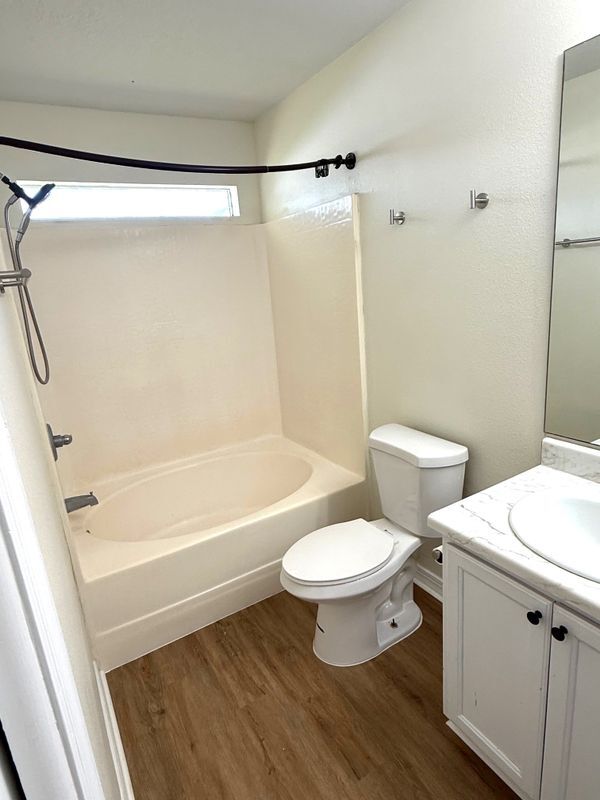 Building Photo - 1111 SW Yorktown Glen