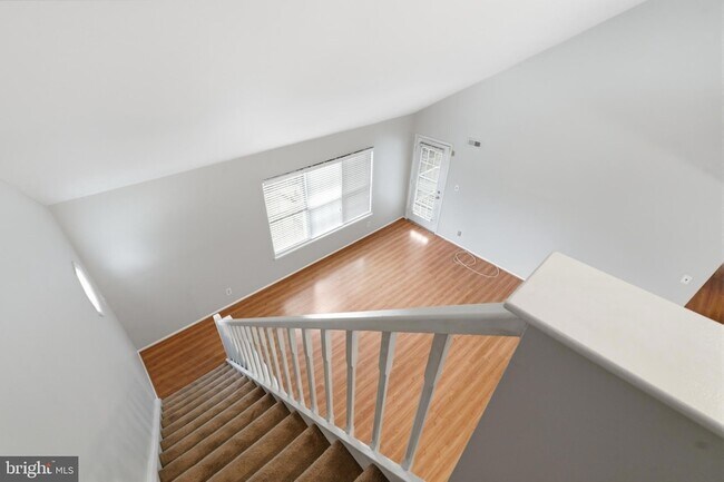 Building Photo - 321B Delancey Pl
