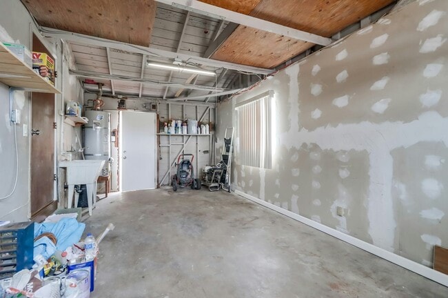 Building Photo - 3926 Aragon Dr