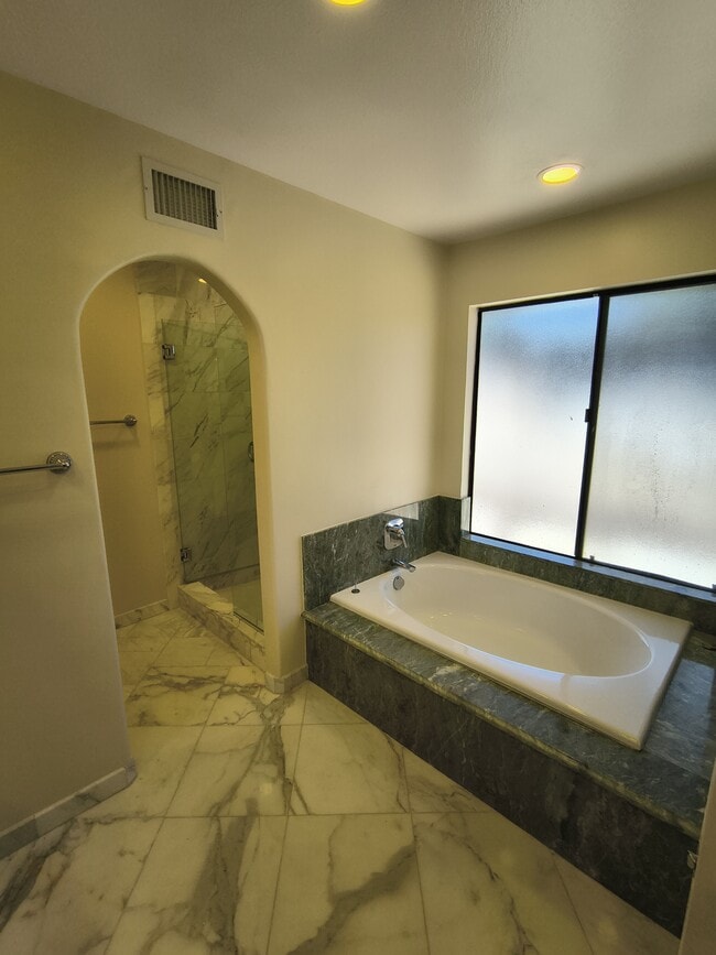 Building Photo - 462 Avenida Adobe