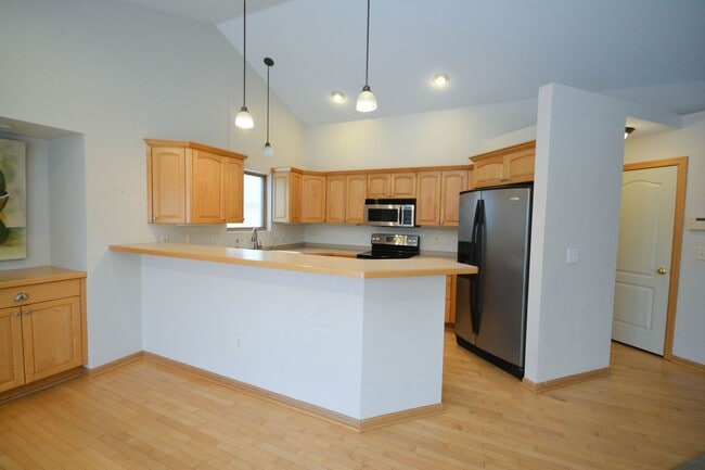 Building Photo - Beautiful walk-out ranch home at the end of a cul-de-sac!