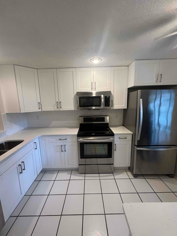 Building Photo - 202 Corkwood Ln