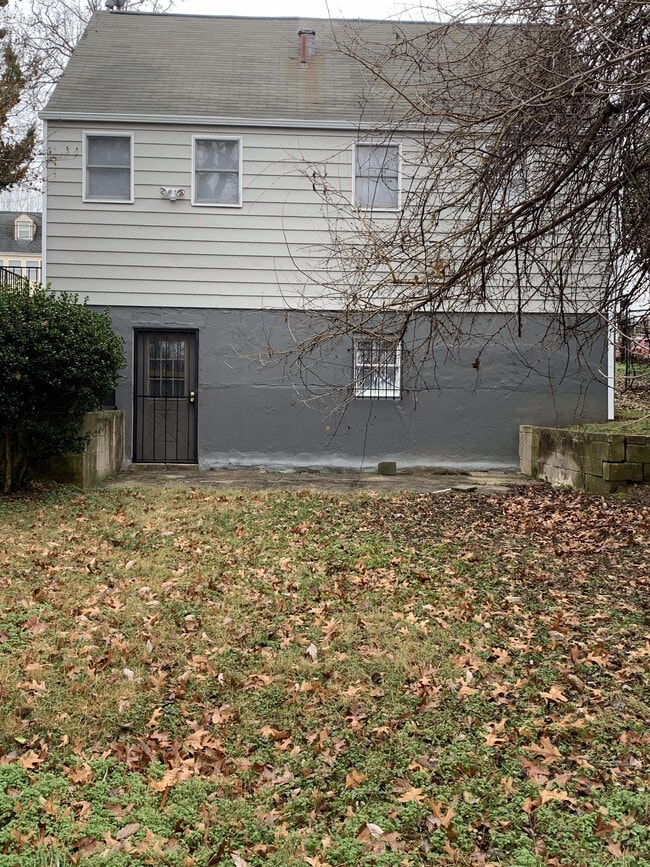 Building Photo - 5704 67th Ave