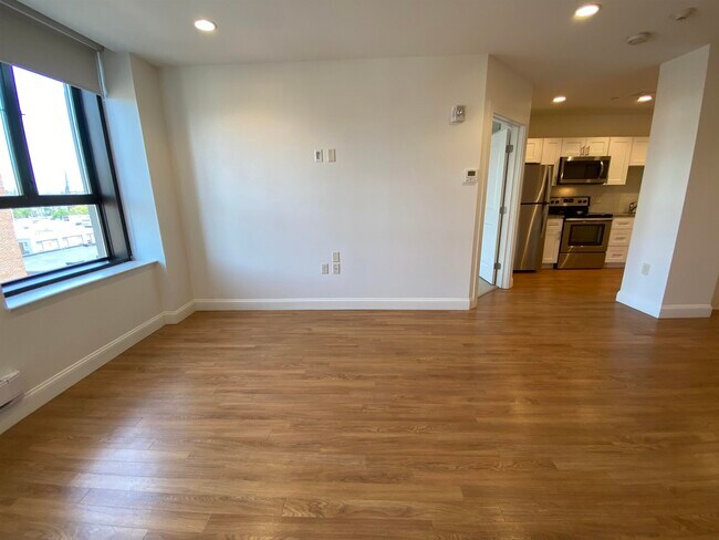 Building Photo - 875 Elm St