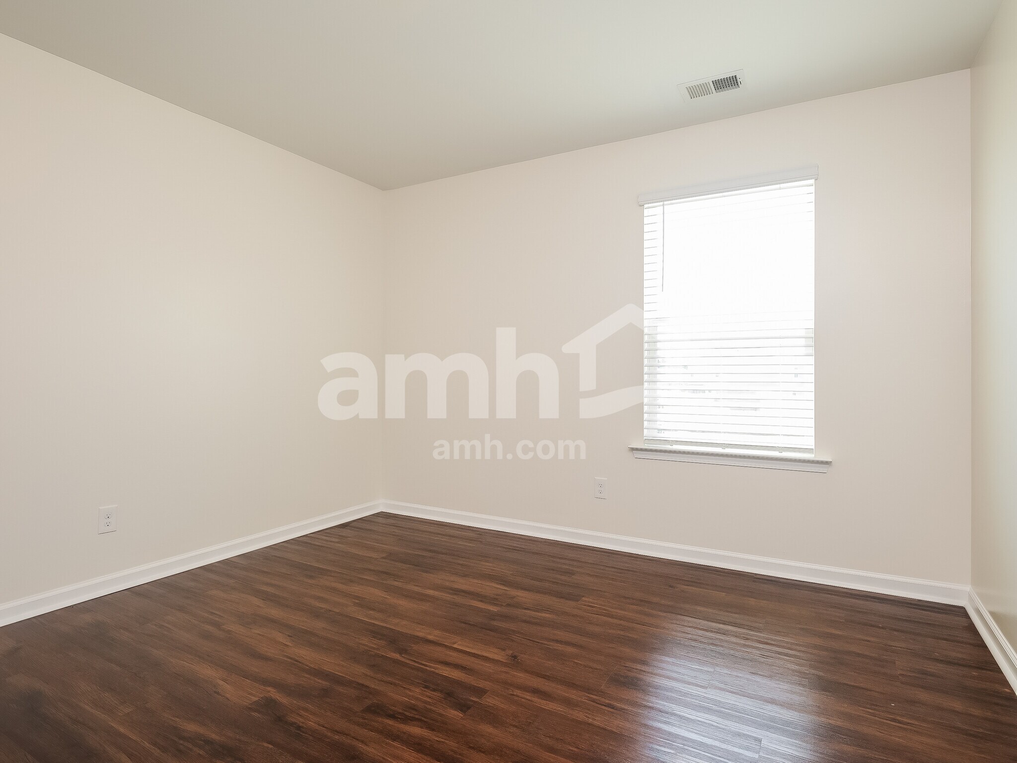 Building Photo - 203 Bushwood Dr