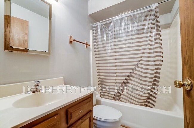 Building Photo - 3164 Kylemore Rd