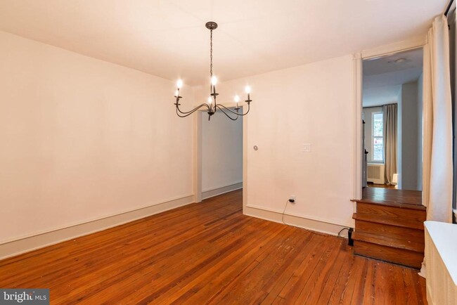 Building Photo - 503 Seville St