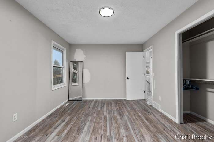 Building Photo - 952 Woodside Dr