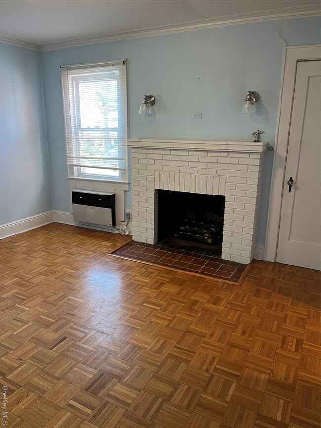 Building Photo - 7 Floyd Pl