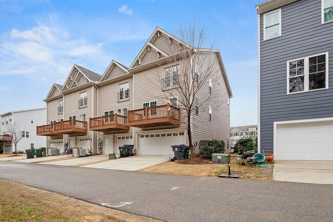 Building Photo - PRICE REDUCED - MOVE IN READY! – Gorgeous 4BR/4BA Townhome in Villages of Apex, 1 mile to DT Apex!