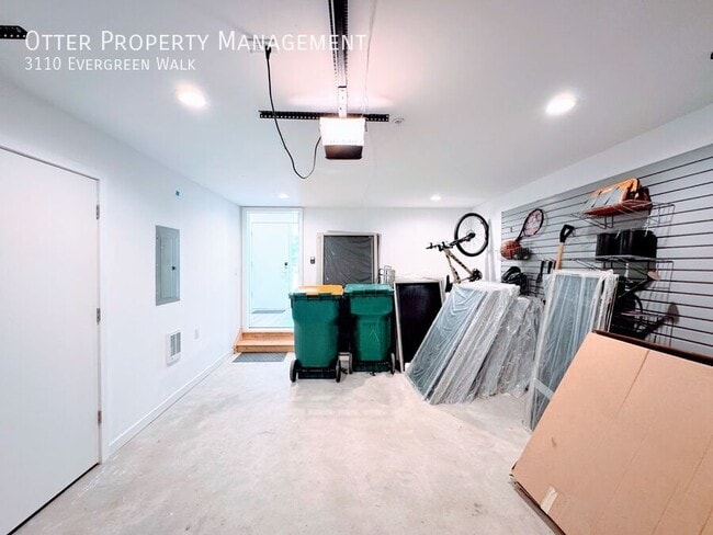 Building Photo - 3110 Evergreen Walk