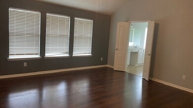 Building Photo - 6719 Emerald Shire Ln