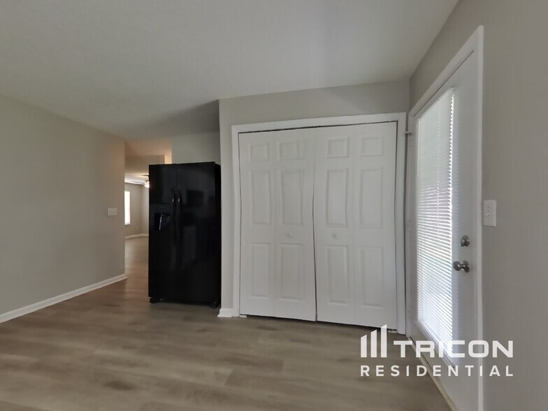 Building Photo - 7594 Stonebush Way