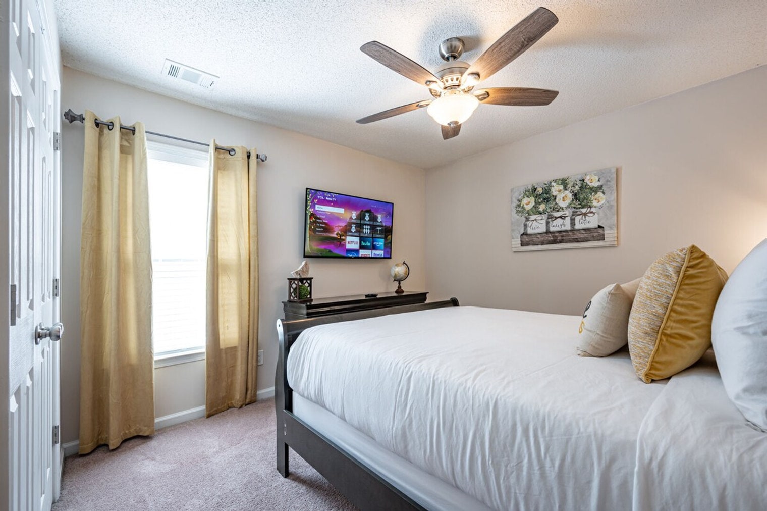 Building Photo - 206 Persimmon Tr