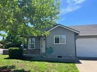 Building Photo - Newly updated 3-bedroom, 2-bathroom duplex with a garage!