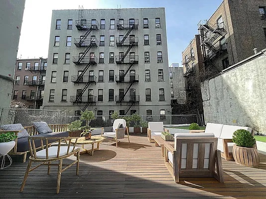 Building Photo - 133 E 39th St