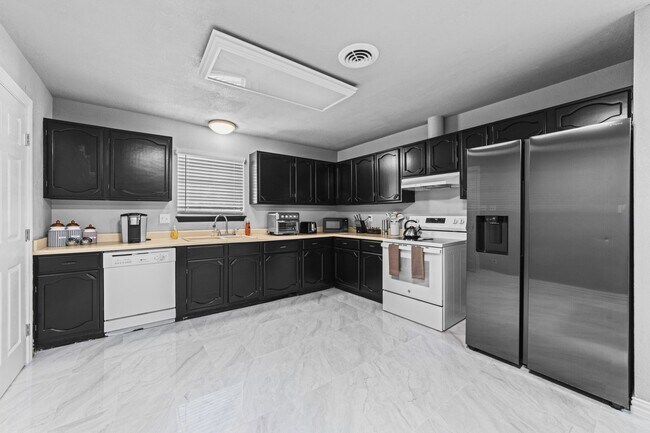 Building Photo - 3013 Gantt Ave