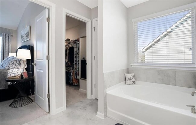 Building Photo - 1369 Elderwood Way