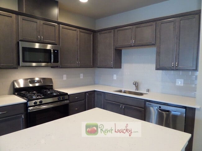 Building Photo - GORGEOUS!! Newer 3 Bedroom Home w/2-Car Ga...
