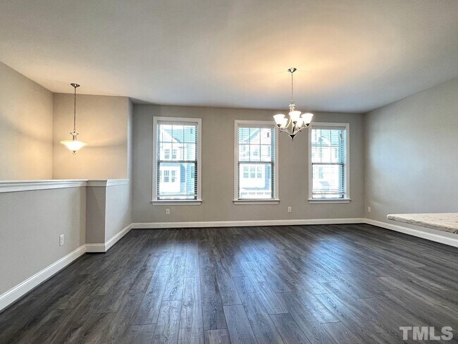 Building Photo - 4 Bedroom 3 Bath Townhome for Rent North S...