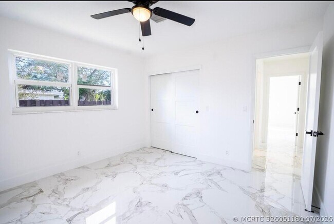 Building Photo - 1070 SW 18th St