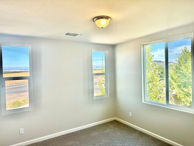 Building Photo - 803 Wishon Ave W