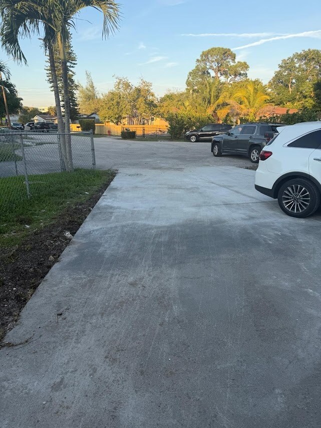 Parking - 1021 NW 25th Way