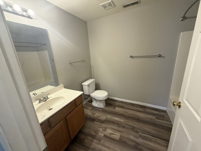 Building Photo - 2BR/1BA Duplex Home in Hallsville, MO