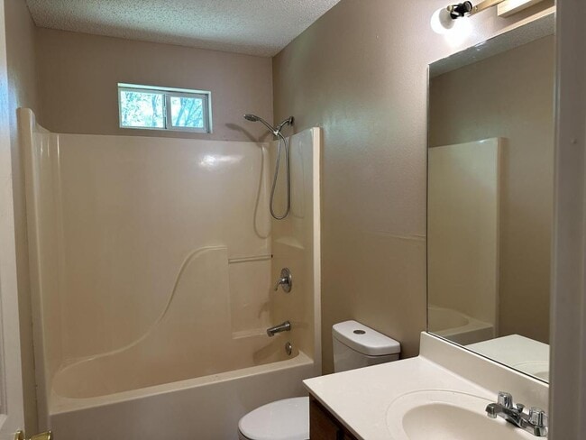 Building Photo - 104 Benttree Ct