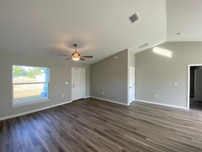 Building Photo - Great SE Ocala Home 3/2/2 **Won't Last**