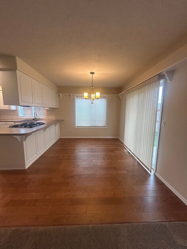 Building Photo - Beautiful Three Bedroom in Keizer