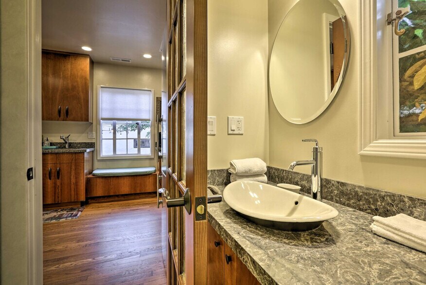 Building Photo - 1942 Cno. A Los Cerros