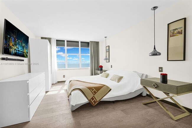 Building Photo - 5151 Collins Ave