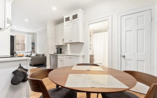 Building Photo - Secure This Beautiful Unit Today