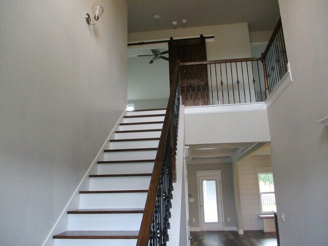 Building Photo - Beautiful Columbia County Home