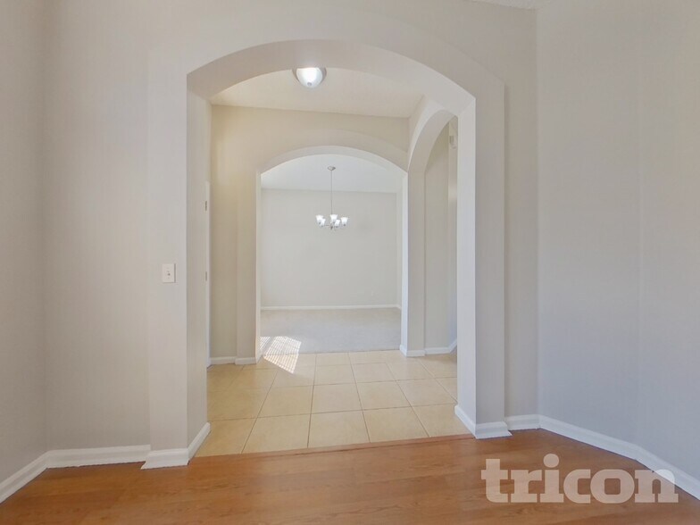 Building Photo - 522 Jimbay Dr