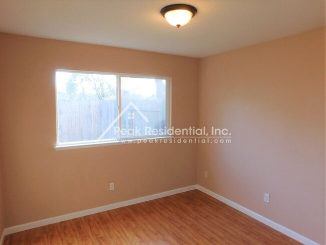 Building Photo - Updated 2bd/1ba North Highlands Duplex with Garage