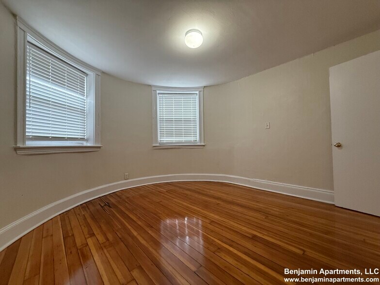 Building Photo - 7 Mount Hood Rd