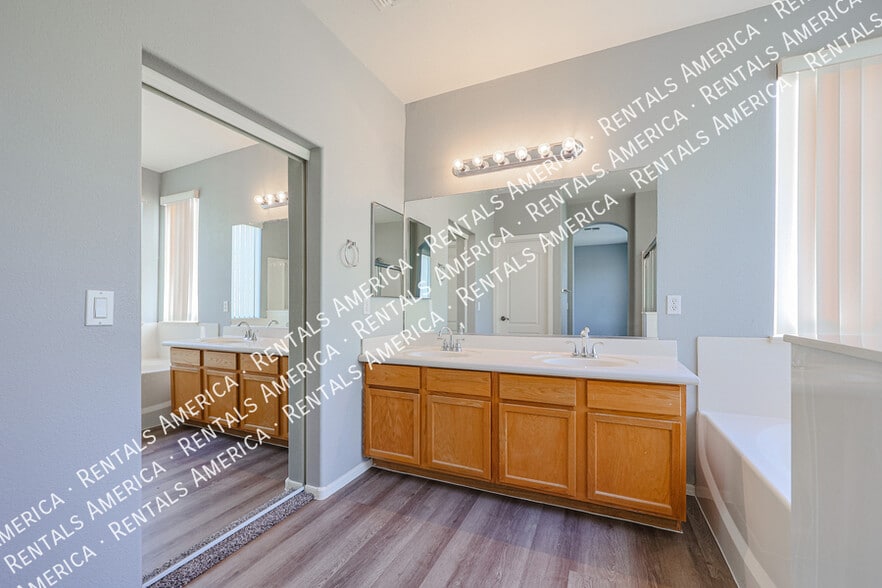 Building Photo - 3672 E Sundance Ave