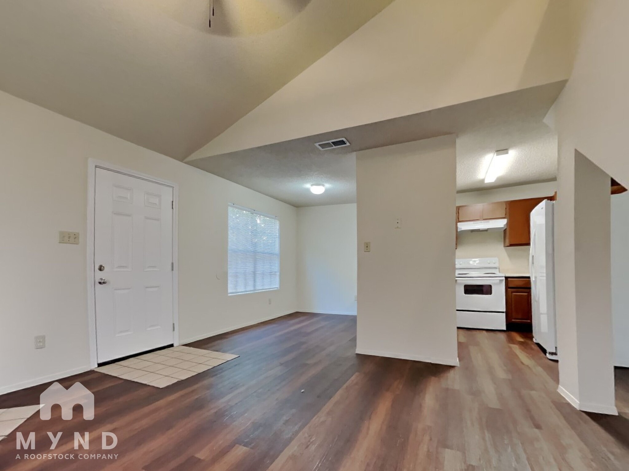 Building Photo - 2214 Creekside Ln