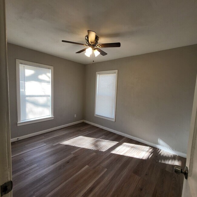 Building Photo - 1909 Pecos St