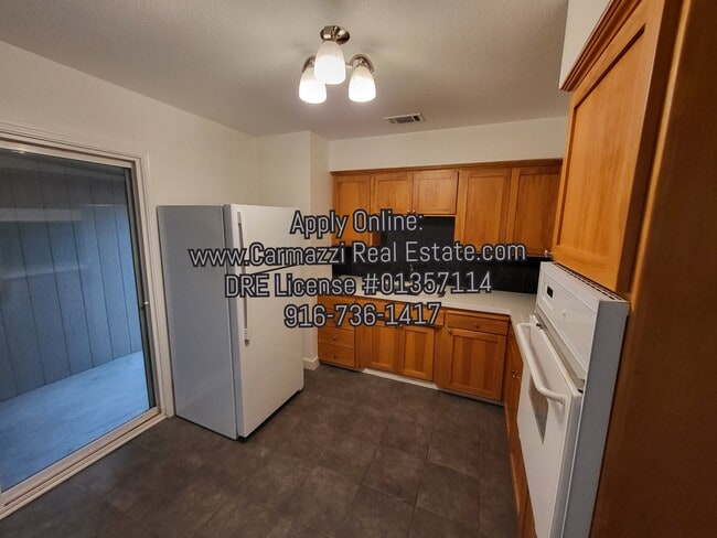 Building Photo - 1319 Palomar Cir