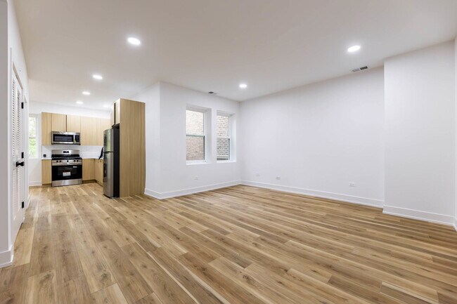 Building Photo - 241 W 74th St