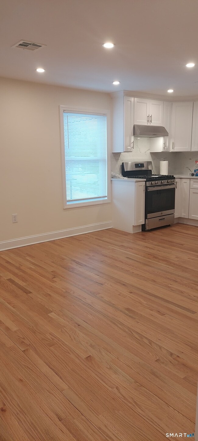 Building Photo - 67 Osborne Ave