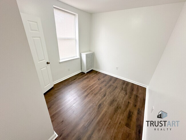 Building Photo - 3 Bedroom townhome in neark Parkland, Phil...