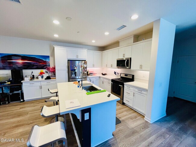 Building Photo - 28747 Jardineras Dr