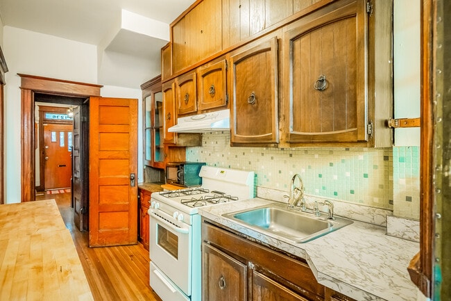 Building Photo - 1236 Oates St NE