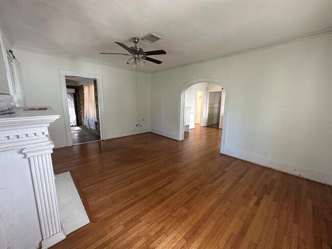 Building Photo - 6656 Sylvan Rd